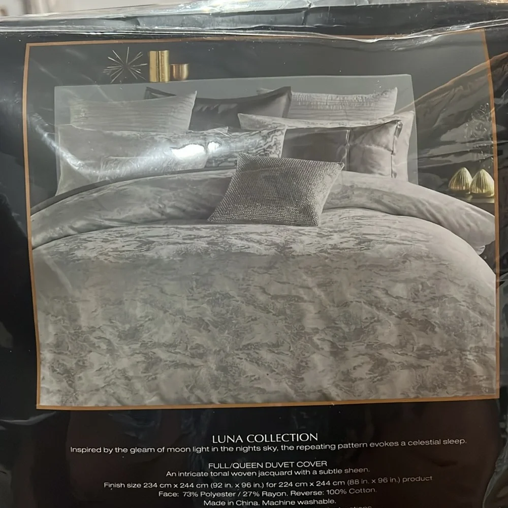 Donna Karan Luna Duvet Cover, NWT, Size Full/Queen $375